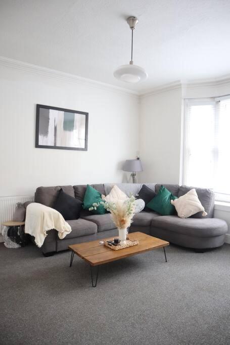 Spacious 1 Bedroom Apartment Leicester Exterior foto