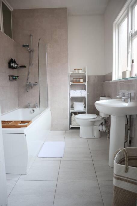 Spacious 1 Bedroom Apartment Leicester Exterior foto